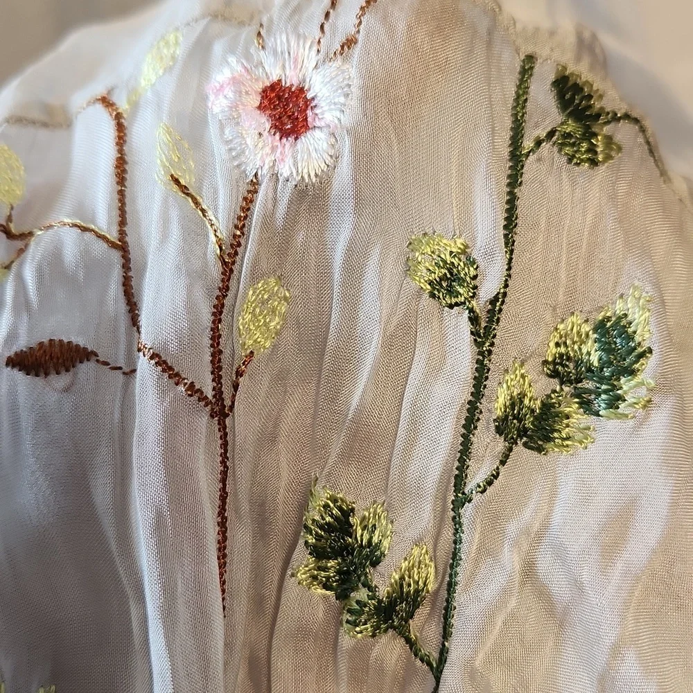Made In Italy Silk Embroidered Gray Women's Top Sz M - Picture 4 of 11